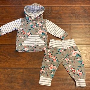 Infant Floral Jogger outfit size 70 (6m) 🌺